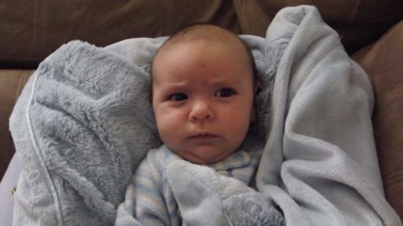  Видео с недовольным пробуждением малыша, которое собрало более 9 миллионов просмотров!
