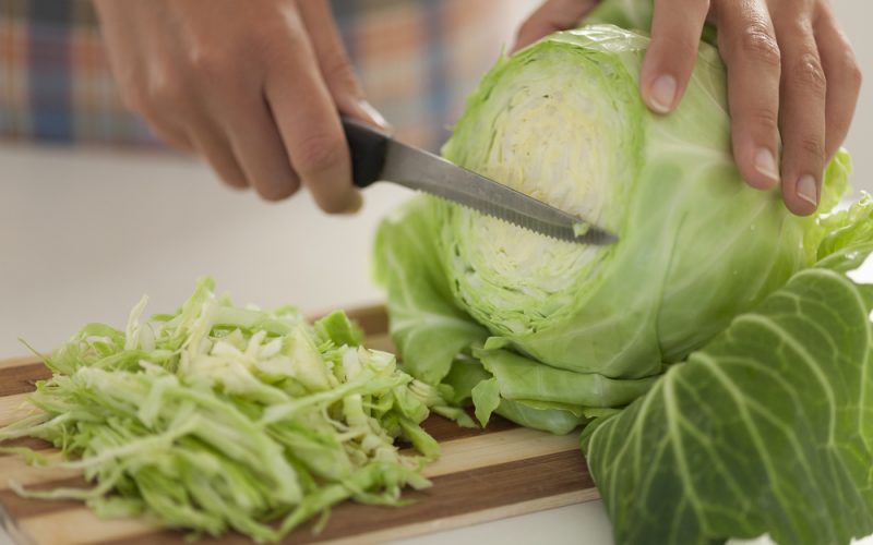  Как из капусты приготовить вкусный салат? 3 варианта