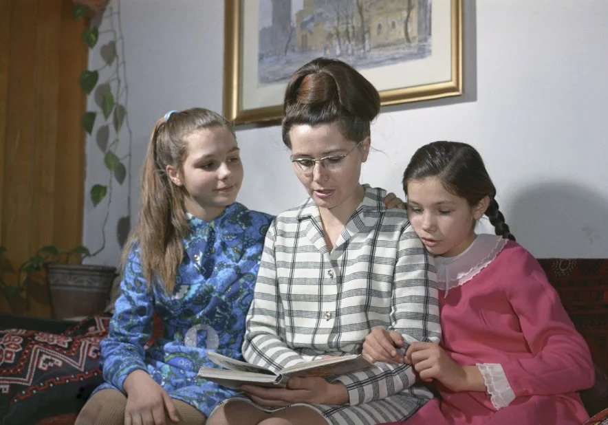 Дочери юрия гагарина в настоящее время фото. Дети Юрия Гагарина. Семья Юрия Гагарина семья Юрия Гагарина.
