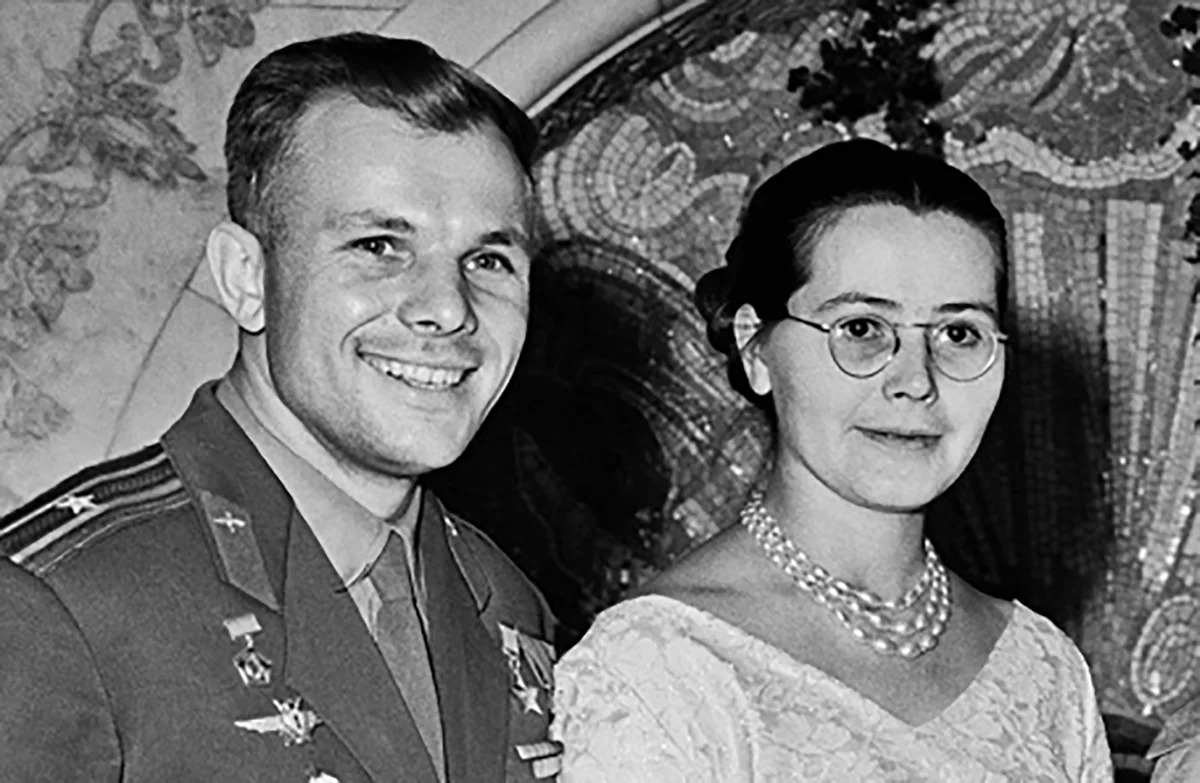 Гагарин с семьей фото. Жена Юрия Гагарина.