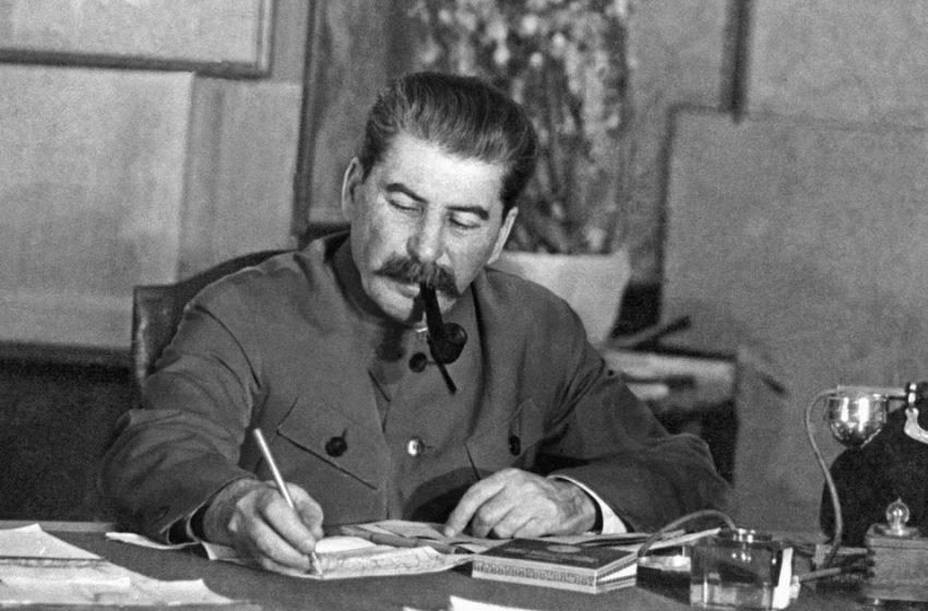  «Подарок великого диктатора»: как выглядит квартира Иосифа Сталина на Патриарших, которую продадут за 100 млн рублей