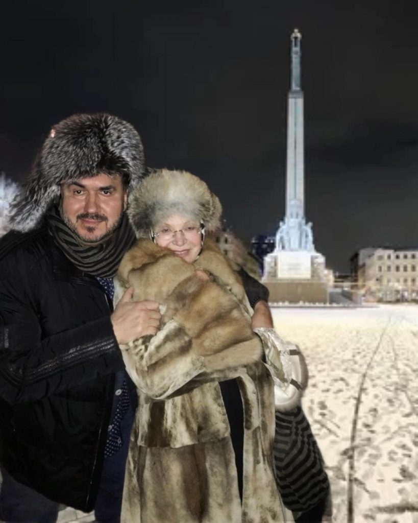 «Бессовестный мужлан!»: Садальский спалил настоящую внешность 81-летней Максаковой в одном лишь полотенце