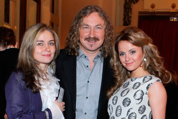 «Будто бы сестры»: Николаев показал свою старшую дочь, которая как две капли похожа на его молодую жену