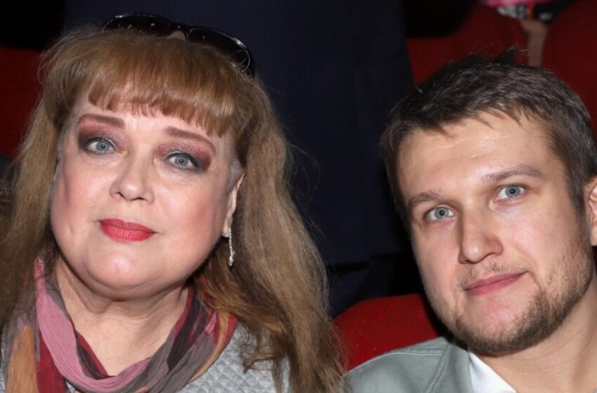 «Оборвала все связи с Поверенновой»: Жена Руденко показала похудевшую свекровь, маму и дочь на общем фото