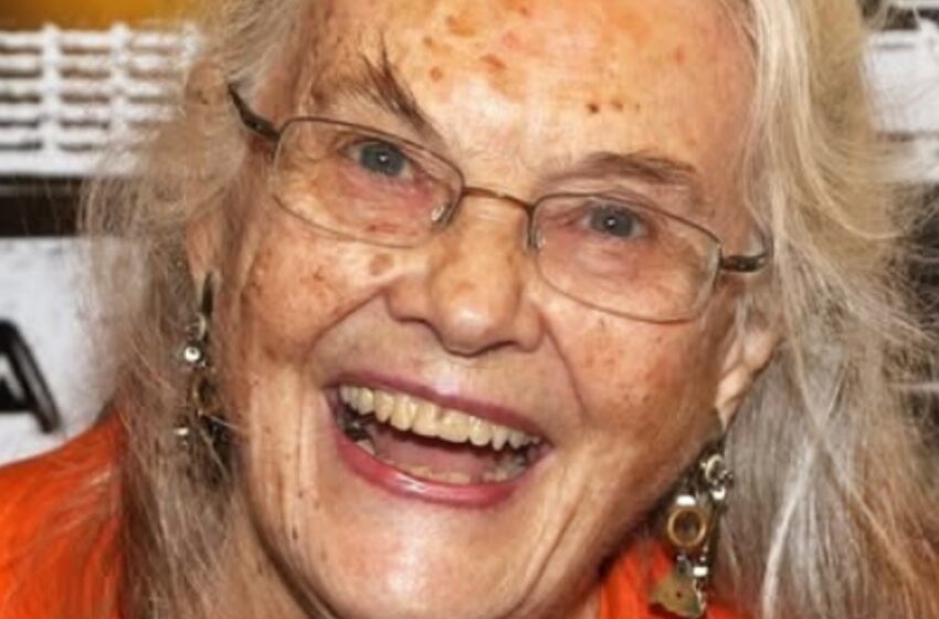  Она стала самой пожилой обладательницей премии «Тони». Эта 94-летняя звезда по сей день творит историю