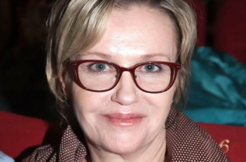 «А может и правда сделать пластику?» 63-летняя Розанова показала себя без косметики и фотошопа