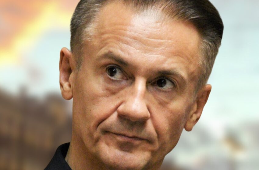 «А ведь их брак считают фиктивным»: Меньшиков показал фото с отпуска, на котором он целует жену