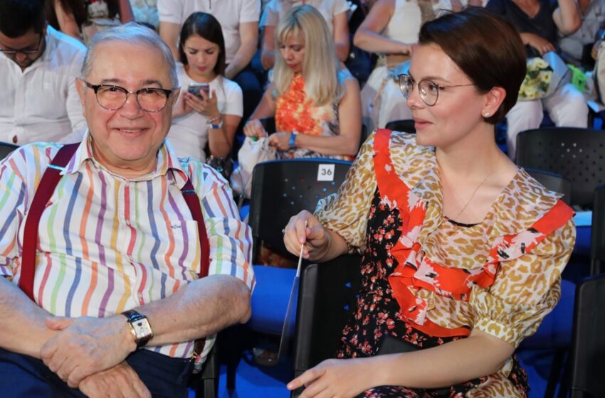  «Тянется, чтобы поцеловать папу в нос»: Брухунова растрогала сеть нежными кадрами 5-летнего сына и 80-летнего Петросяна
