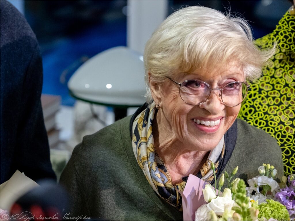 Вышла в свет ради него: 91-летняя Алиса Фрейндлих растрогала публику появлением на спектакле Цискаридзе