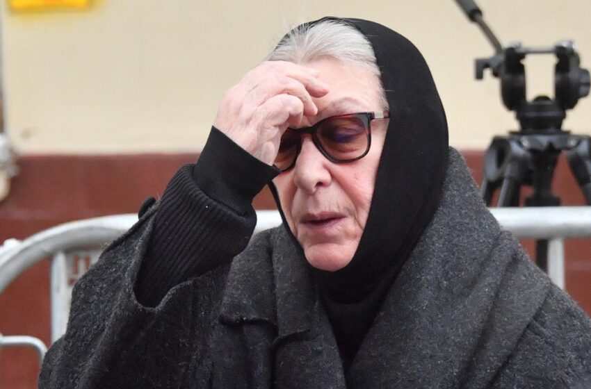  «Не монастырём единым»: Стеблов усомнился в образе 80-летней Васильевой и поднял старые истории