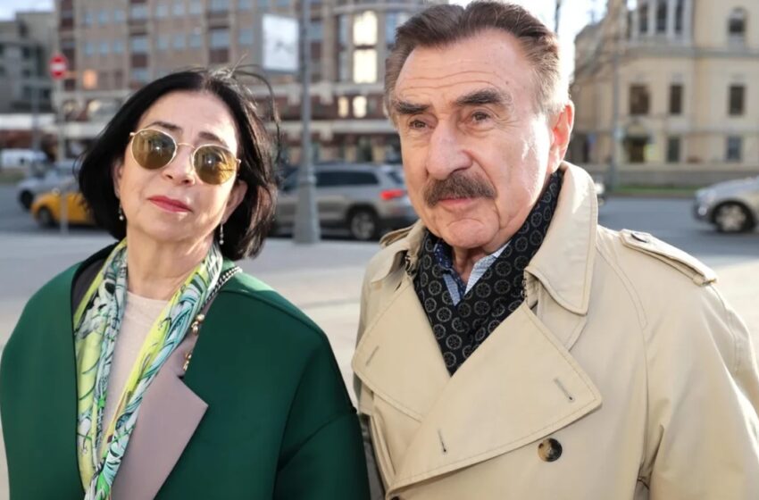  «Вместе пол века»: Леонид Каневский вышел в свет с супругой на юбилей брака