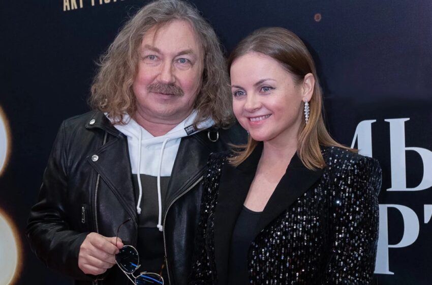  “Я все еще потрясающая”: 43-летняя жена Николаева вышла в мини и спровоцировала жаркие споры