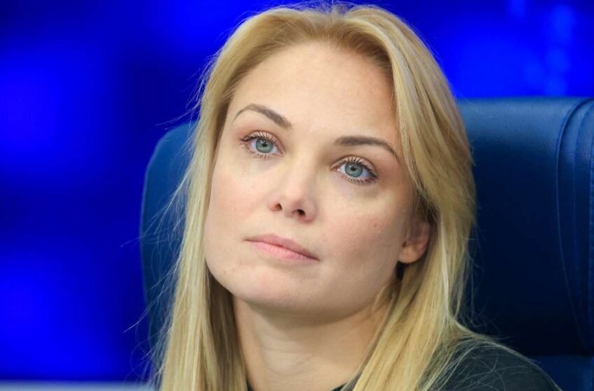  «Ты бы ее еще мамой назвала». 16-летнюю дочь Арнтгольц раскритиковали после переезда к отцу и молодой мачехе